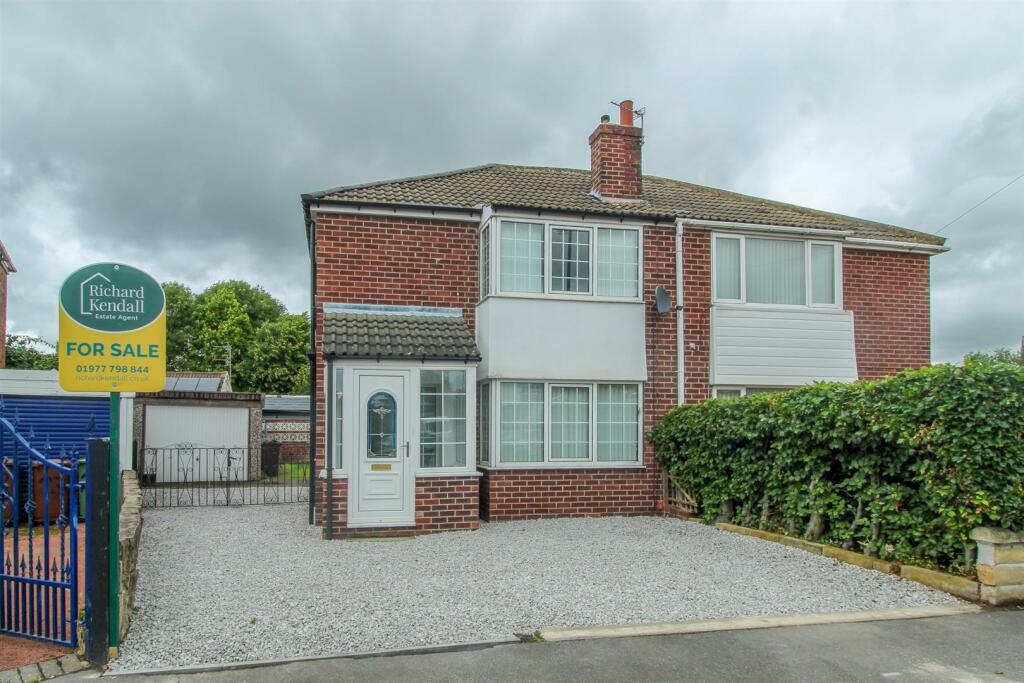 3 bedroom house for sale in Lynwood Close, Streethouse, Pontefract, WF7