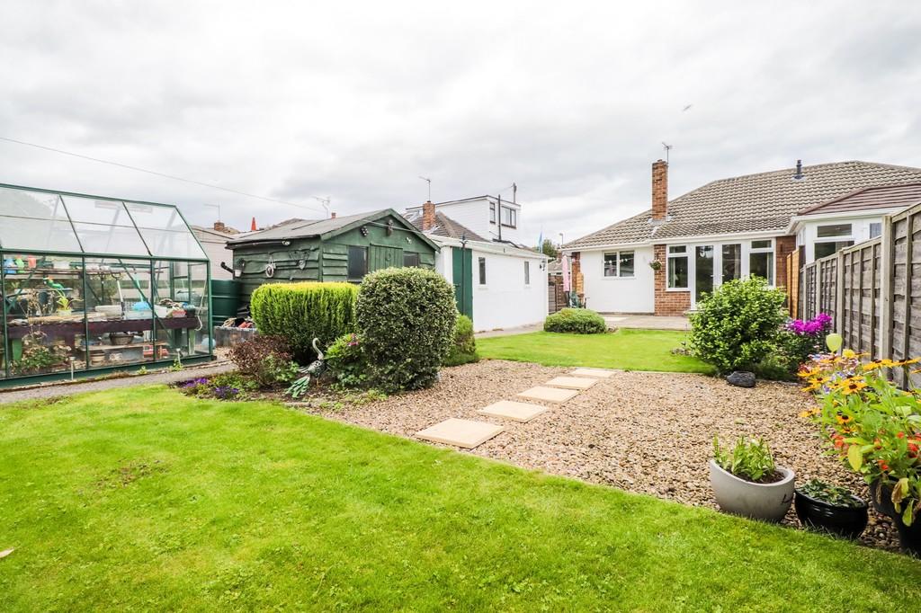 2 bedroom semidetached bungalow for sale in Altofts Lodge Drive