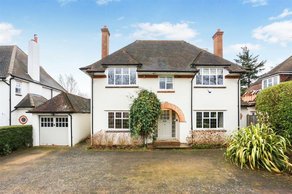 4 bedroom detached house for sale in The Gallop, Sutton, SM2