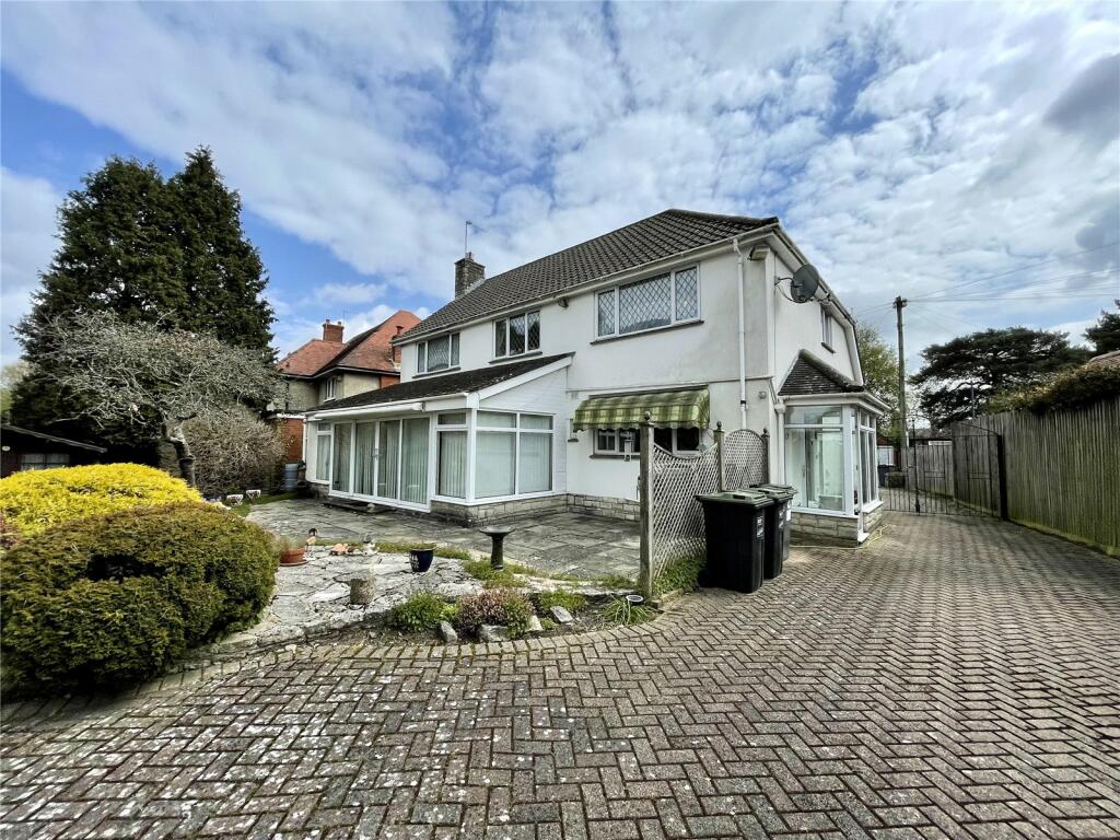 4 bedroom detached house for rent in Howard Road, Bournemouth, Dorset, BH8