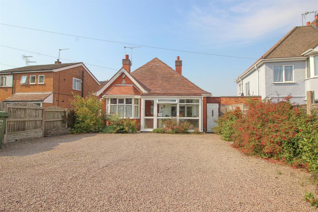 3 bedroom detached bungalow for sale in Evesham Road, Redditch, B97