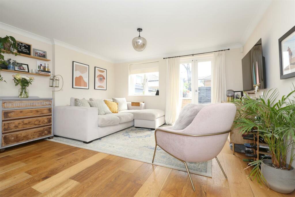 2 bedroom flat for rent in Seven Sisters Road, Finsbury Park, N4
