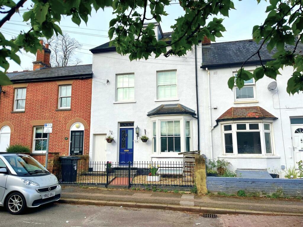 4 bedroom town house for sale in Radcliffe Road, Hitchin, SG5