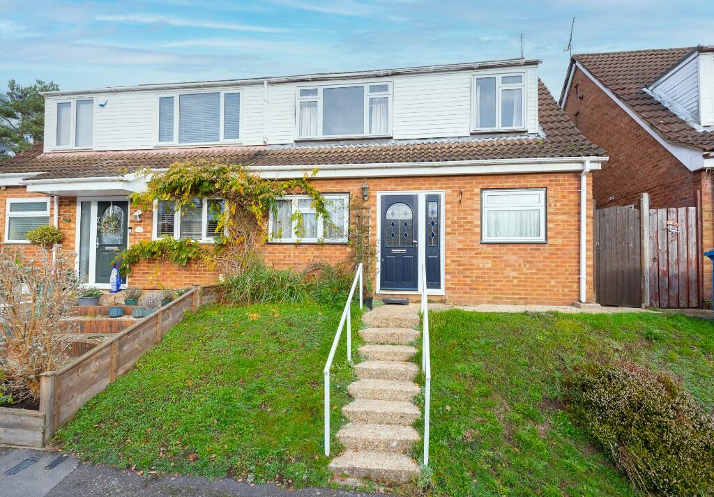 3 bedroom semidetached house for sale in Grampian Road, Sandhurst