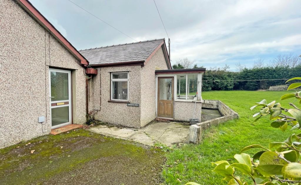 2 bedroom bungalow for sale in Llanddona, Beaumaris, Isle of Anglesey, LL58