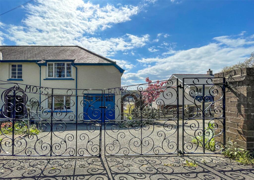 4 bedroom semidetached house for sale in Holyhead Road, Menai Bridge