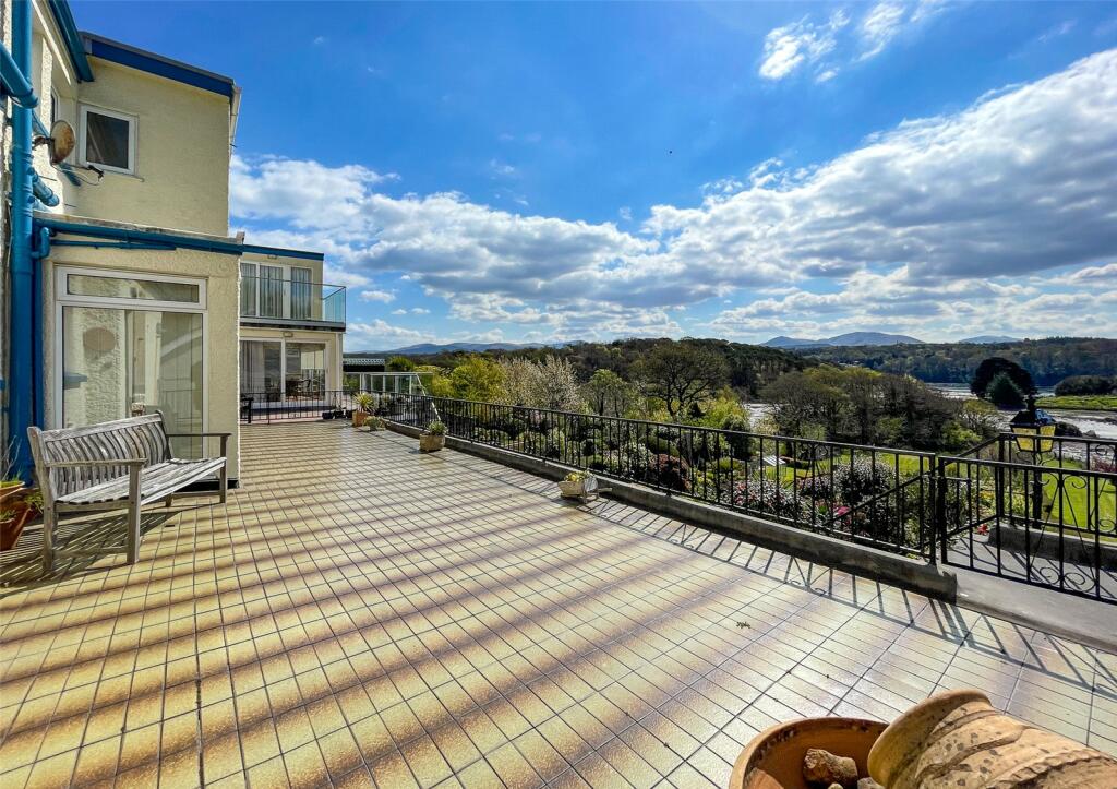 4 bedroom semidetached house for sale in Holyhead Road, Menai Bridge