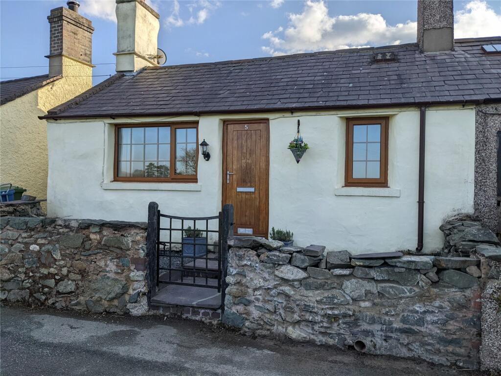 2 bedroom semidetached house for sale in Pentir, Bangor, Gwynedd, LL57