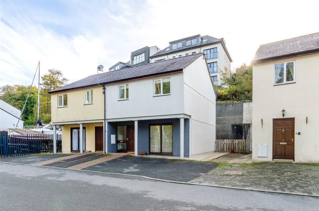 Main image of property: Porth Y Llechen, Y Felinheli, Gwynedd, LL56