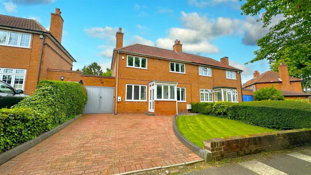 2 bedroom semidetached house for sale in Hay Green Lane, Bournville