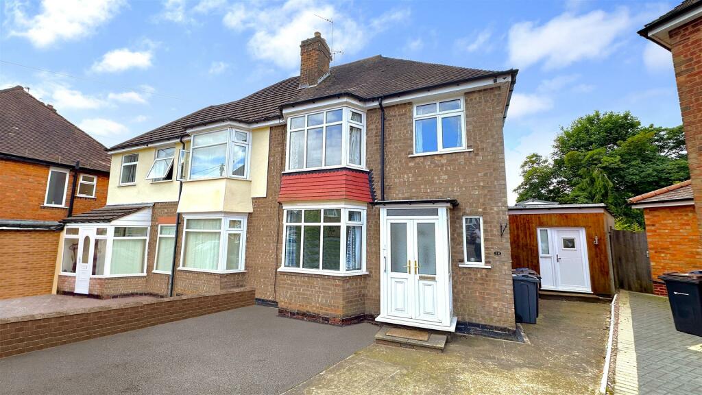 3 bedroom semidetached house for sale in Woodfall Avenue, Cotteridge