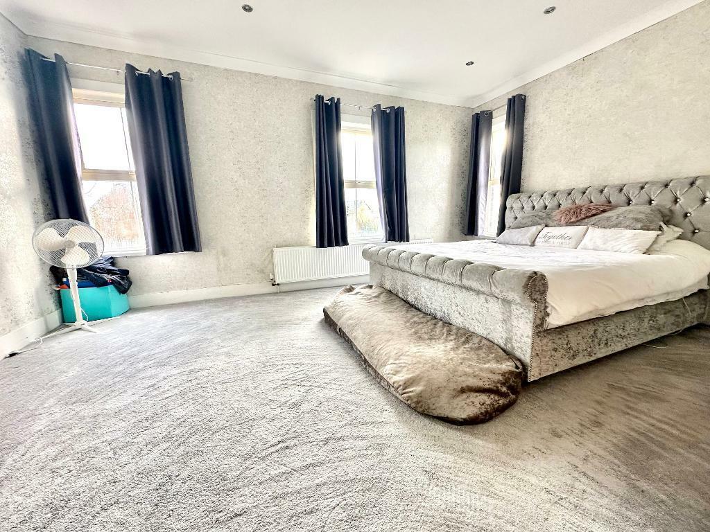 6 bedroom detached house for sale in Thorngreen Farm, Thorn, Dunstable