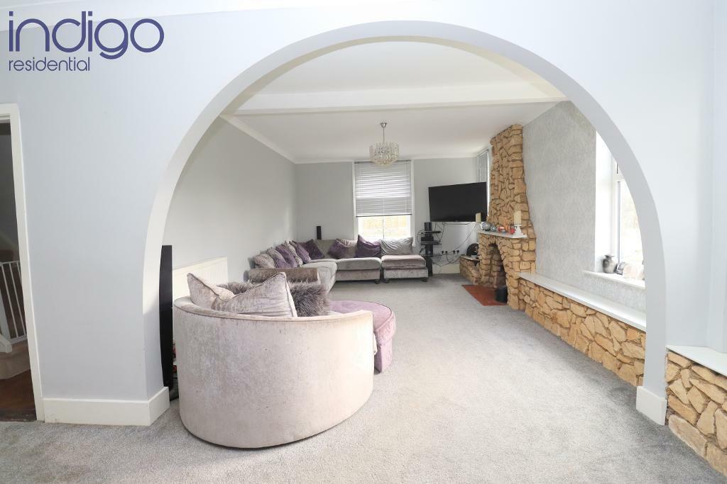 6 bedroom detached house for sale in Thorngreen Farm, Thorn, Dunstable