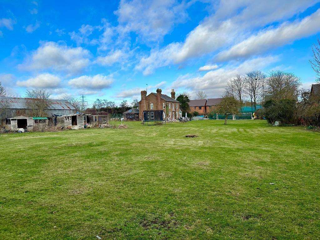 6 bedroom detached house for sale in Thorngreen Farm, Thorn, Dunstable