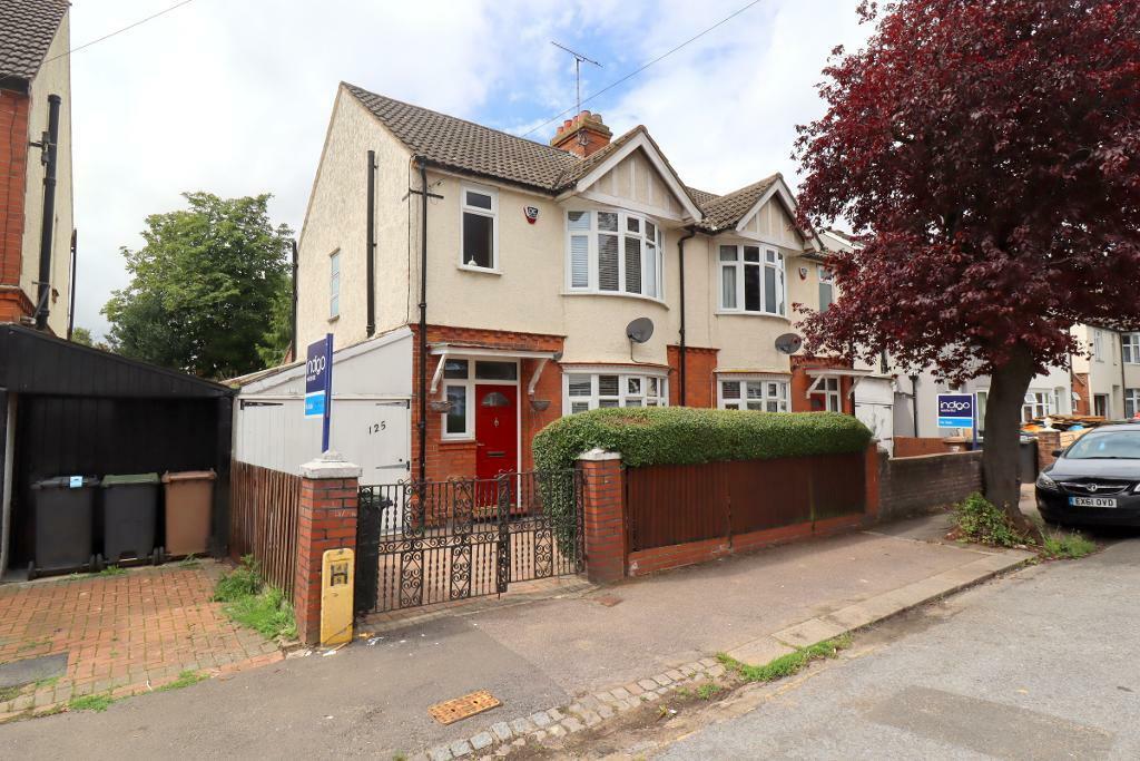 3 bedroom semidetached house for sale in Argyll Avenue, New Bedford