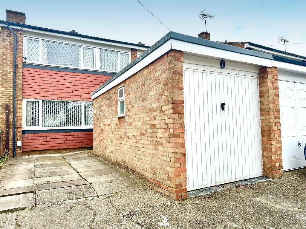 3 bedroom terraced house for sale in High Beech Road, Sundon Park