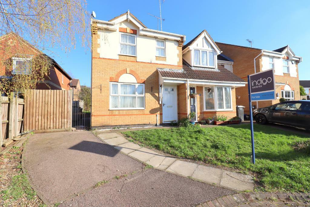 3 bedroom end of terrace house for sale in Lambourn Drive, Bushmead, Luton, Bedfordshire, LU2