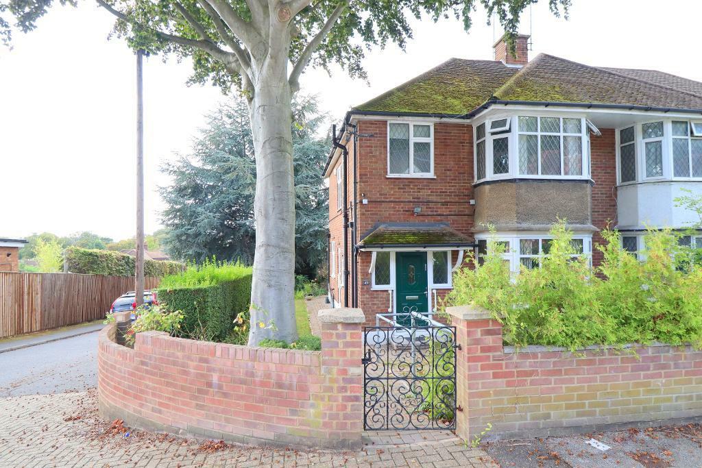 3 bedroom semidetached house for sale in Wardown Crescent, Old Bedford