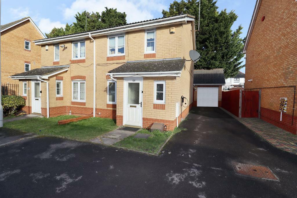 3 bedroom semidetached house for sale in Close, Leagrave, Luton