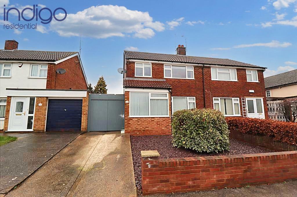 3 bedroom semidetached house for sale in Watermead Road, Limbury Mead