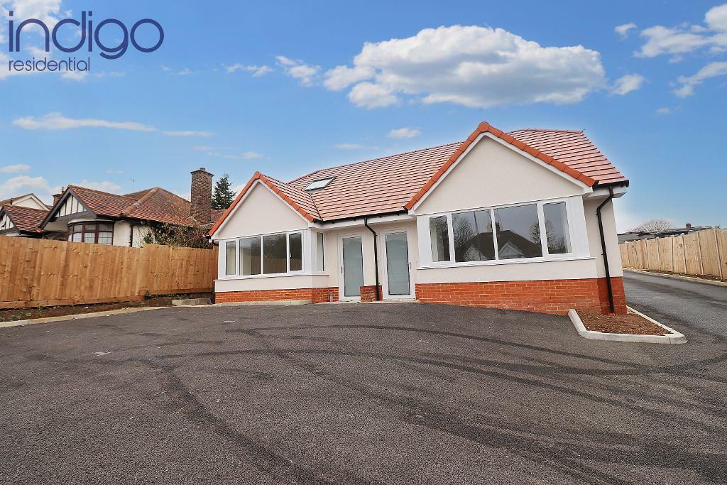 2 bedroom semidetached house for sale in Oakley Road, Luton