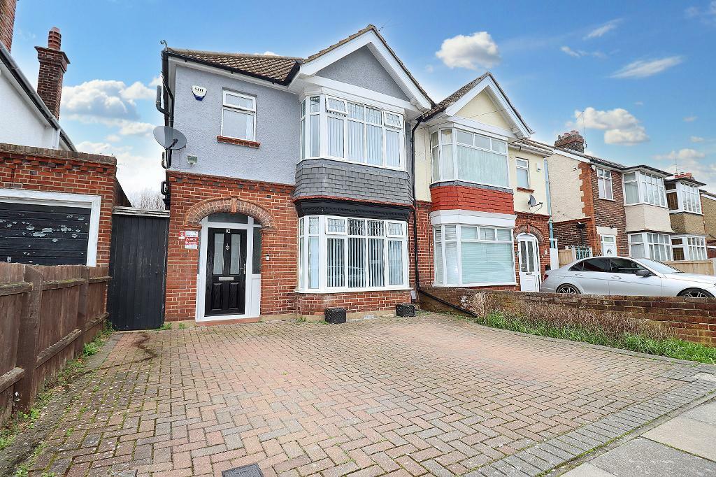 3 bedroom semi-detached house for sale in St Michaels Crescent, New Bedford Road Area, Luton, Bedfordshire, LU3 1NA, LU3