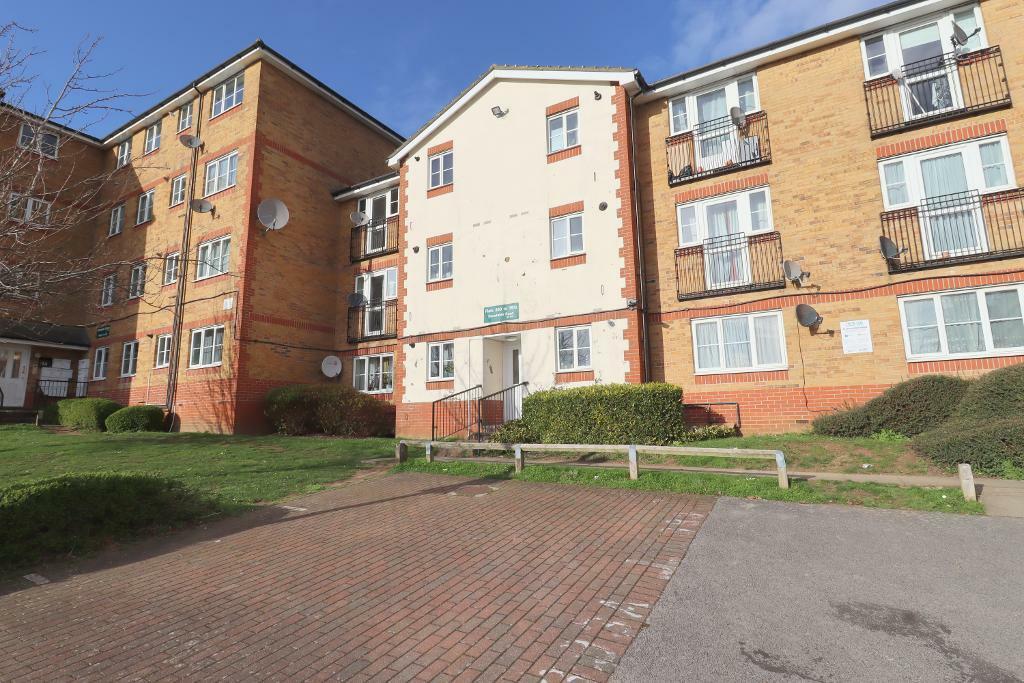 2 bedroom apartment for sale in Dunstable Road, Challney, Luton