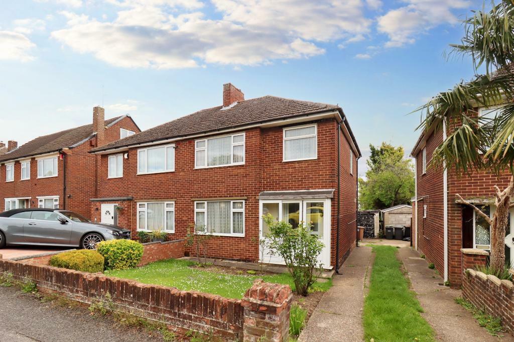 3 bedroom semidetached house for sale in Rossfold Road, Sundon Park