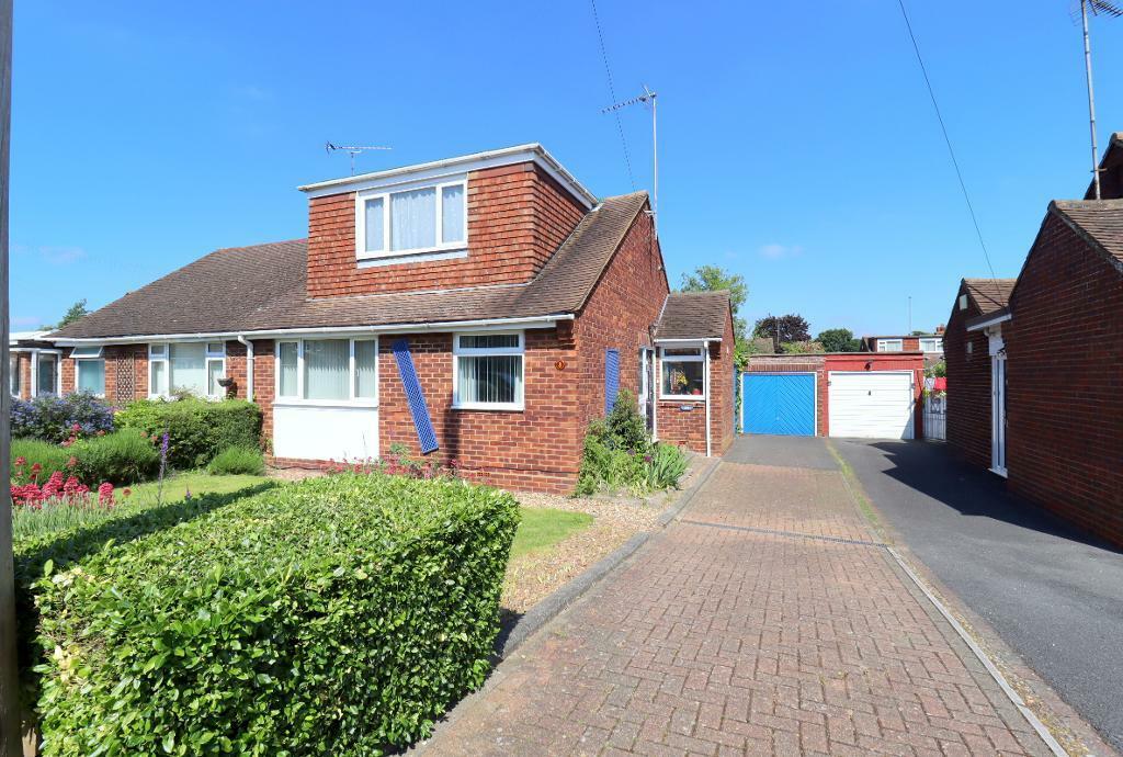 3 bedroom house for sale in Cloisters Road, L & D Borders, Luton