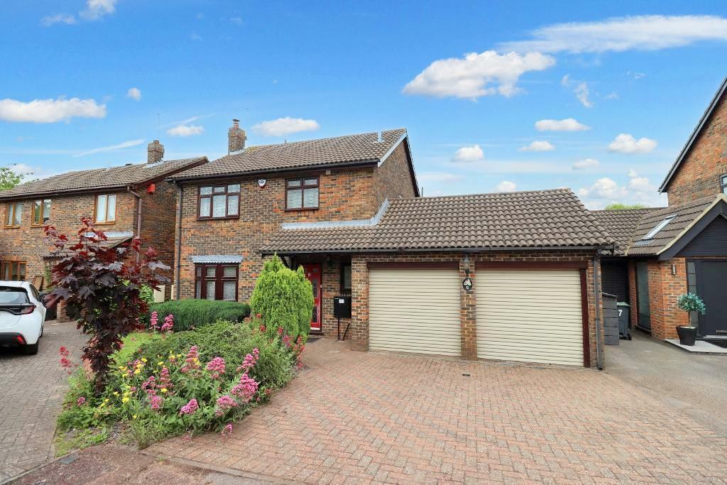 4 bedroom detached house for sale in Cubbington Close, Barton Hills