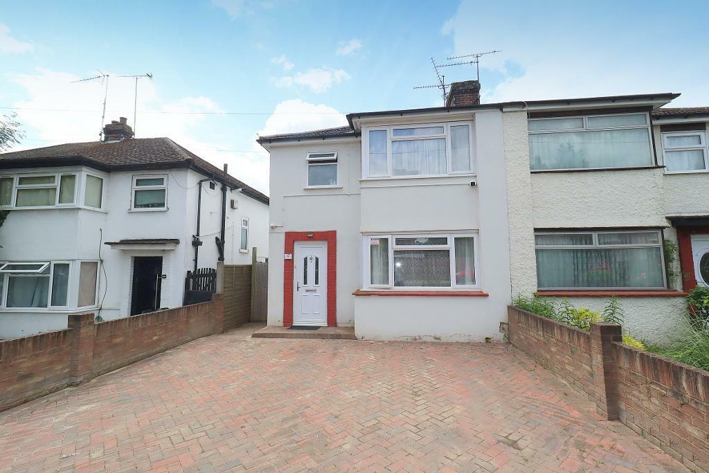 3 bedroom semidetached house for sale in Sundon Park Road, Luton, Beds