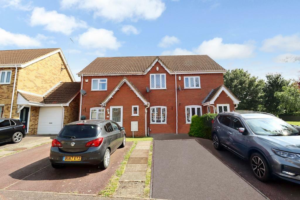 2 bedroom terraced house for sale in Wiseman Close, Bushmead, Luton