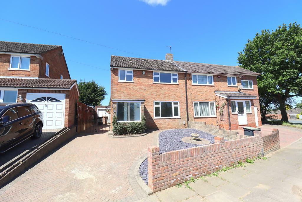 3 bedroom semidetached house for sale in Swasedale Road, Limbury Mead