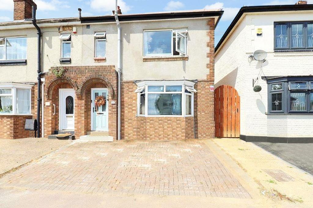 3 bedroom end of terrace house for sale in Warren Road, Dallow Road