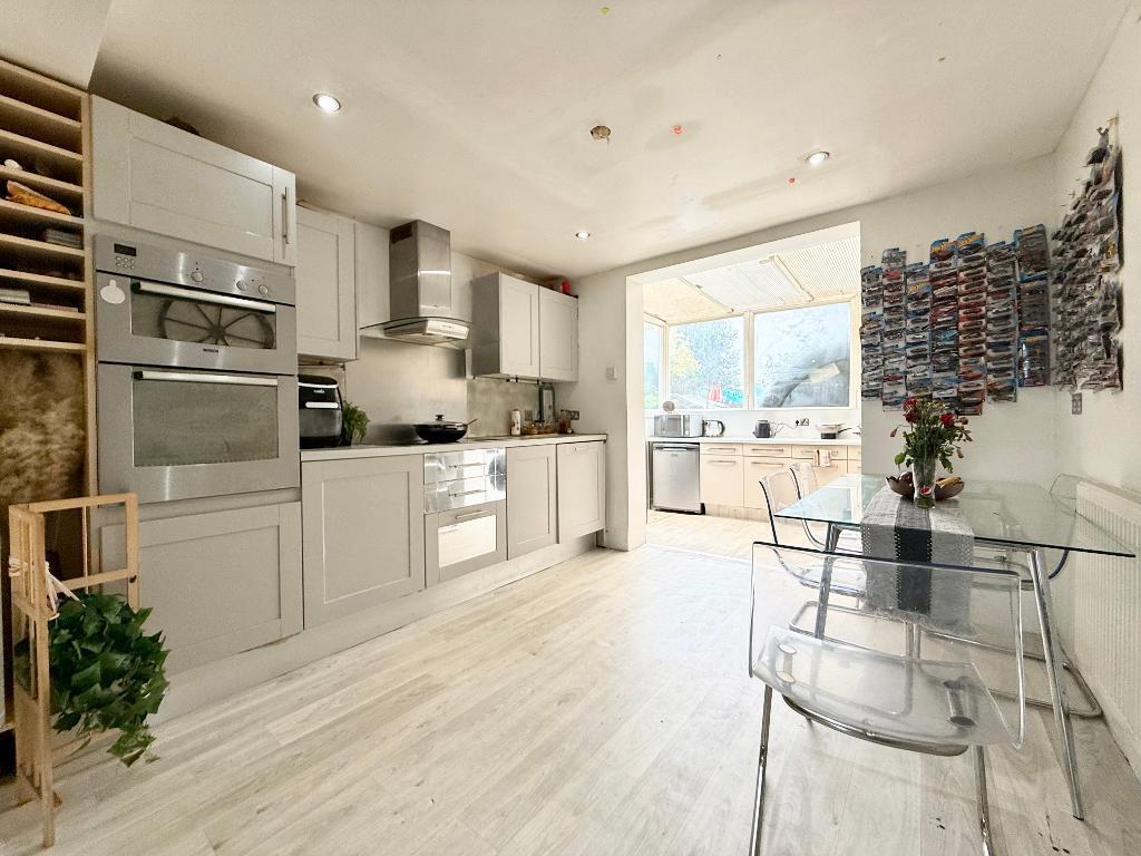 Main image of property: Sundon Park Road, Sundon Park, Luton, Bedfordshire, LU3 3AS