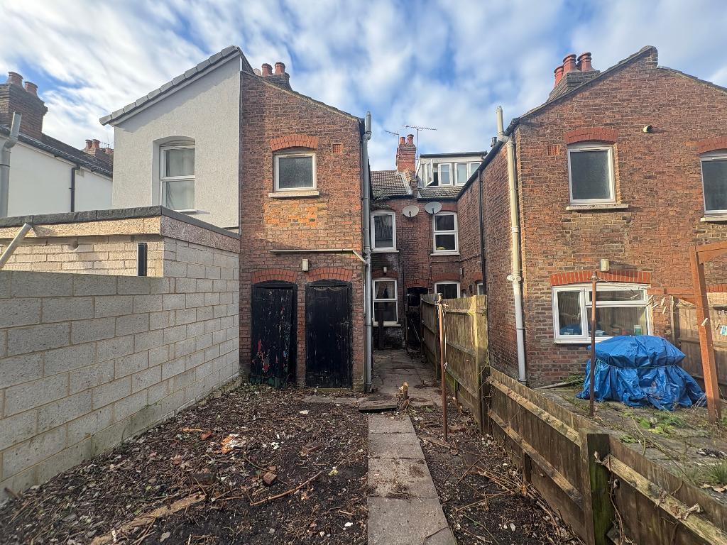 Main image of property: Oak Road, Luton, Bedfordshire, LU4 8AD