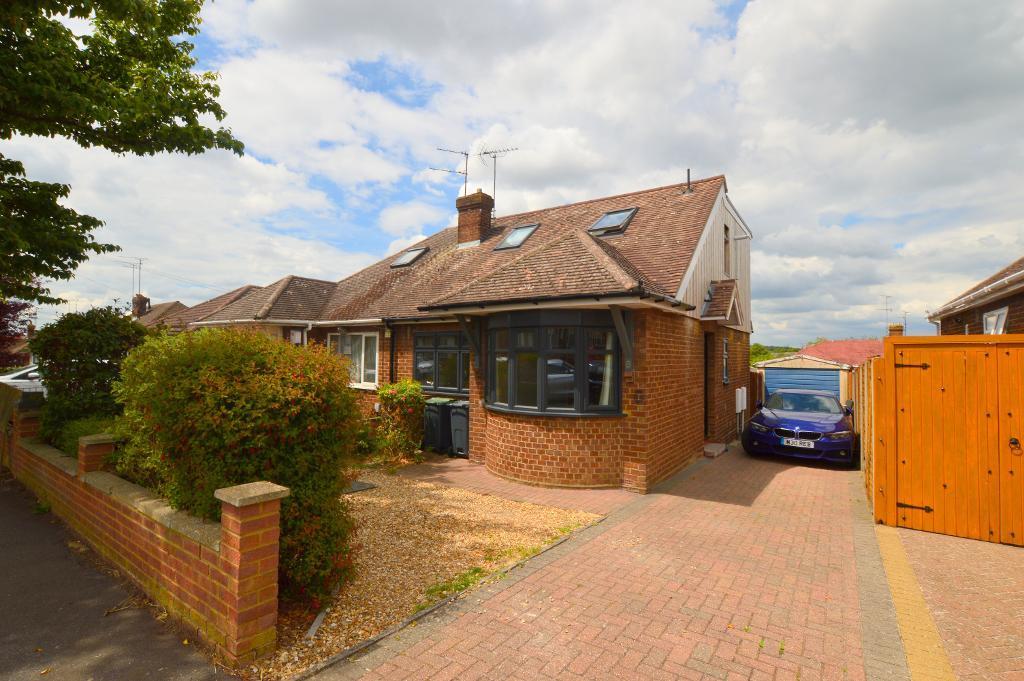 2 bedroom bungalow for sale in Derwent Avenue, Warden Hills, Luton