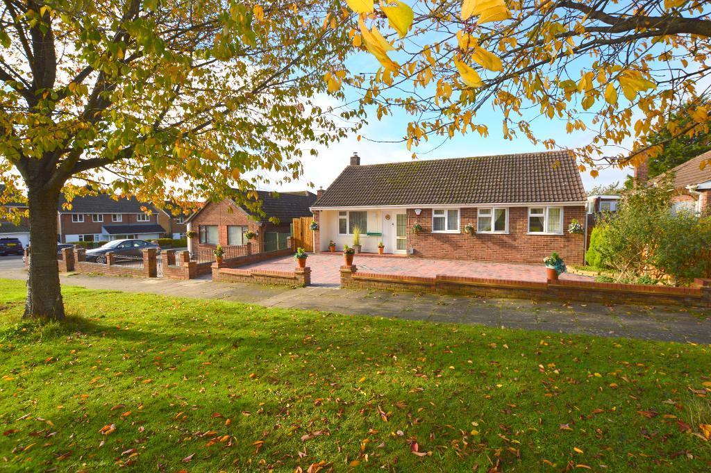 4 bedroom detached bungalow for sale in Ailsworth Road, Limbury Mead