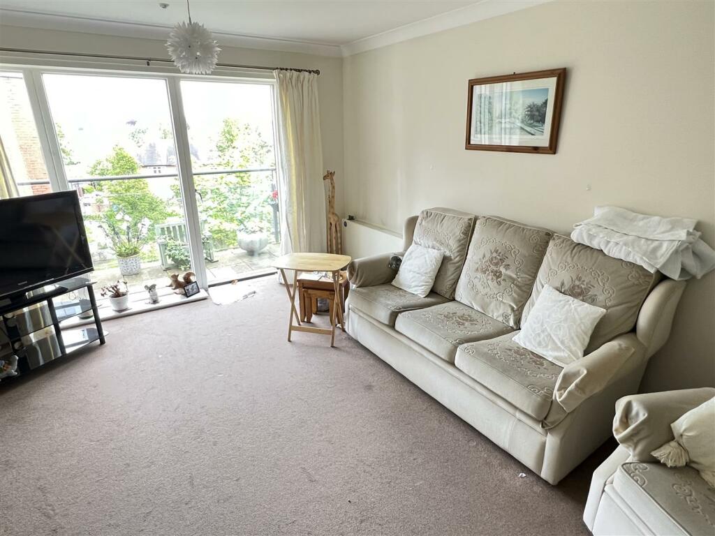 2 bedroom flat for sale in Greenwich Gardens, 34 Greenwich Drive North