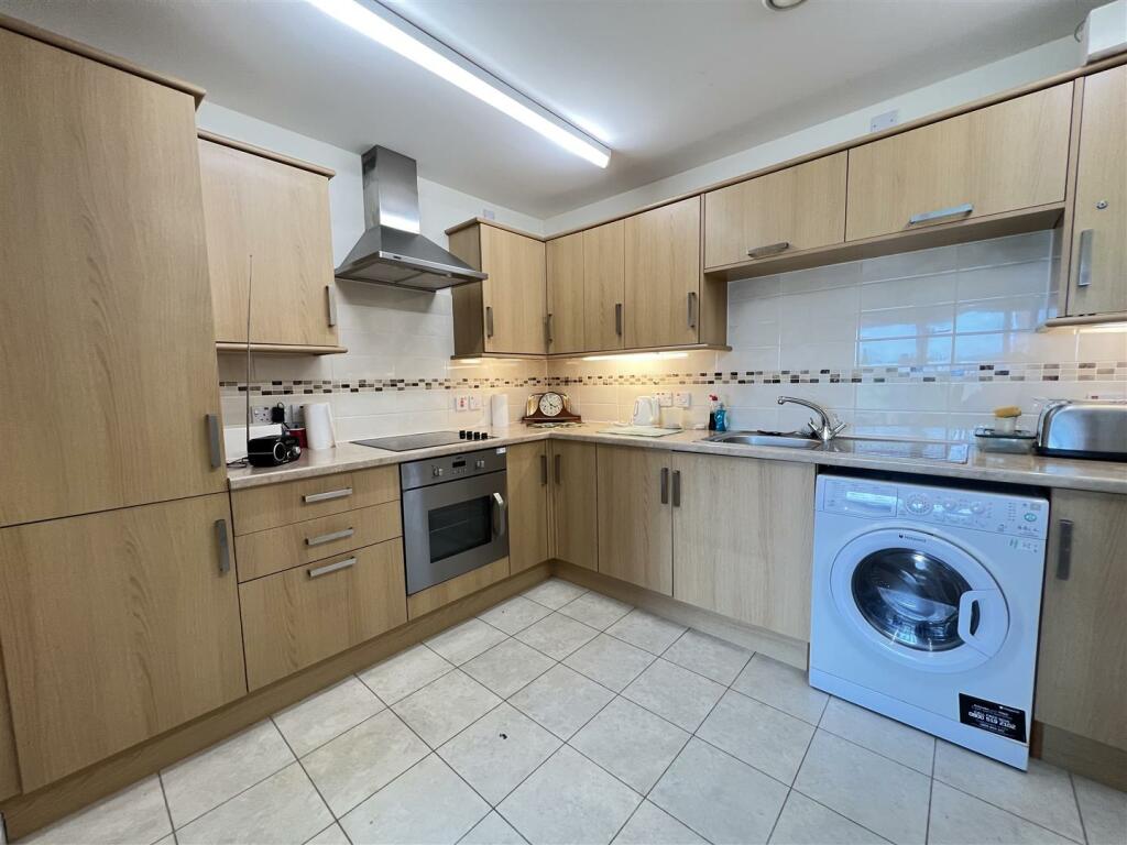 2 bedroom flat for sale in Greenwich Gardens, 34 Greenwich Drive North
