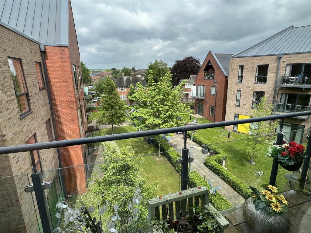 2 bedroom flat for sale in Greenwich Gardens, 34 Greenwich Drive North