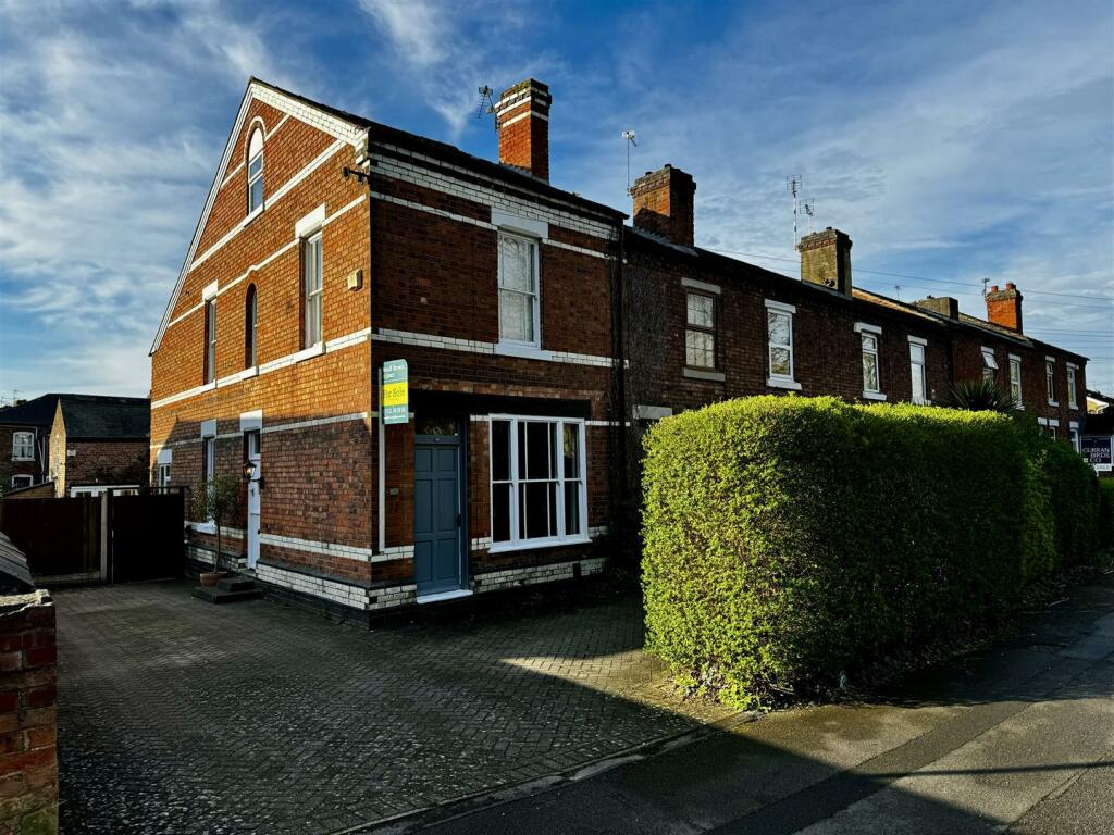 3 bedroom end of terrace house for sale in Broadway, Derby, DE22
