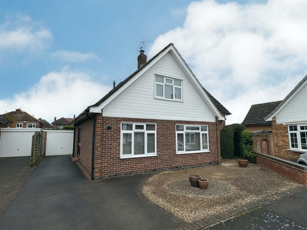 4 bedroom detached house for sale in Edge Hill, Chellaston, Derby, DE73