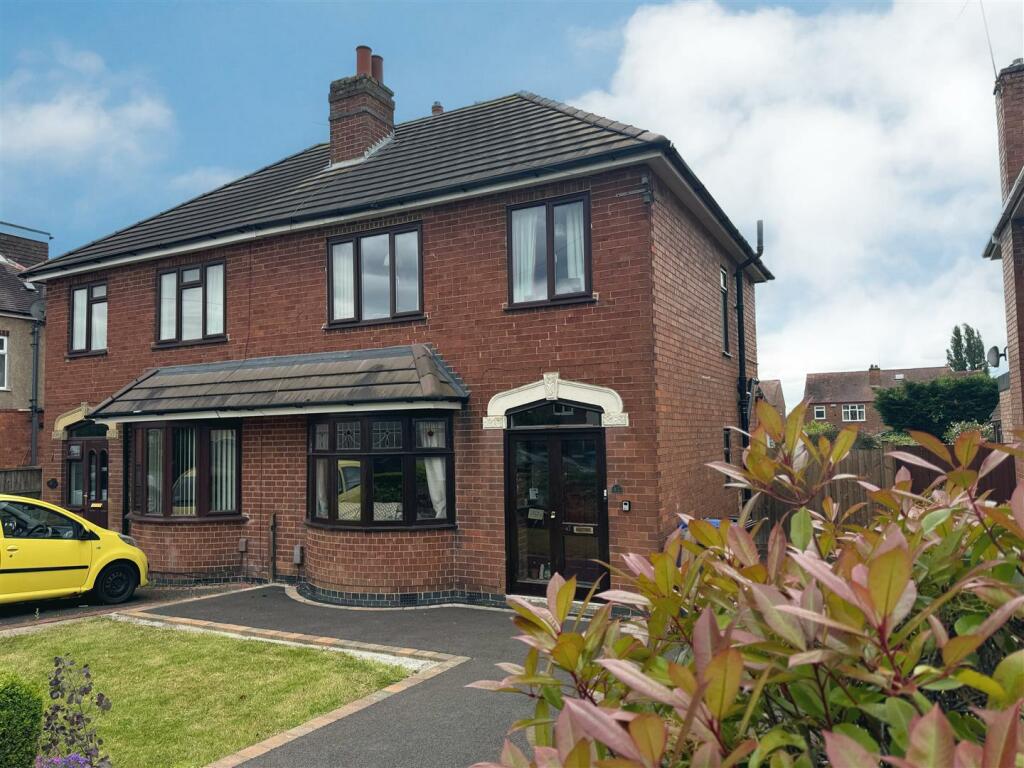 3 bedroom semidetached house for sale in Haven Baulk Avenue