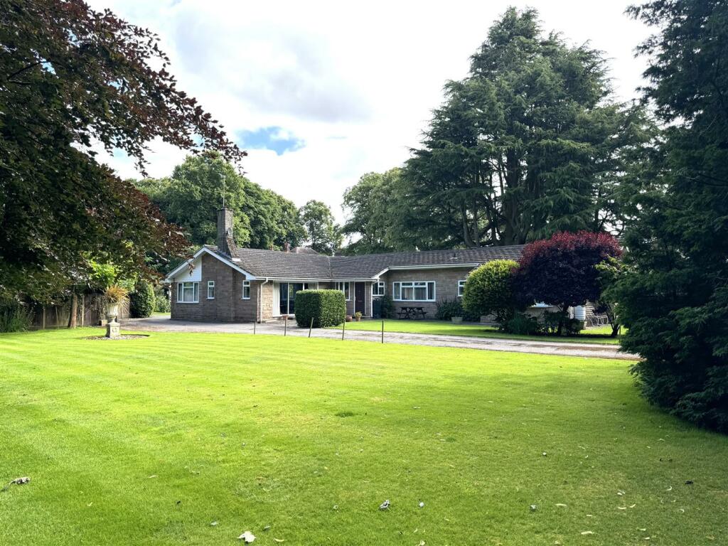 4 bedroom bungalow for sale in Keats Avenue, Littleover, Derby, DE23