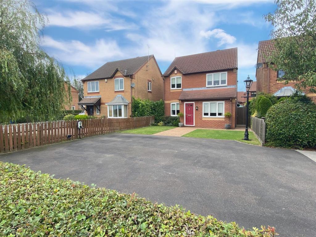 3 bedroom detached house for sale in Morley Road, Oakwood, Derby, DE21