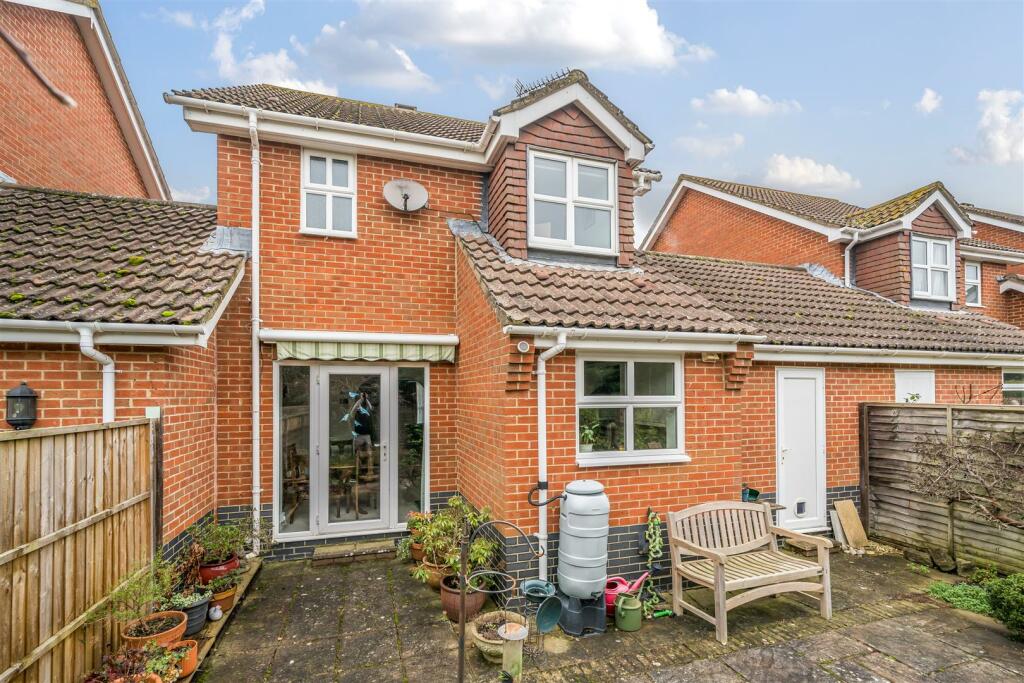 3 bedroom detached house for sale in Downs Close, Headcorn, Ashford, TN27