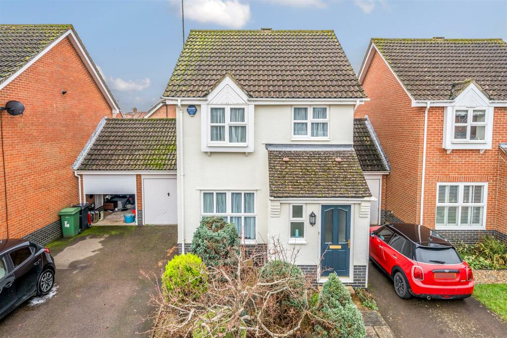 3 bedroom detached house for sale in Downs Close, Headcorn, Ashford, TN27