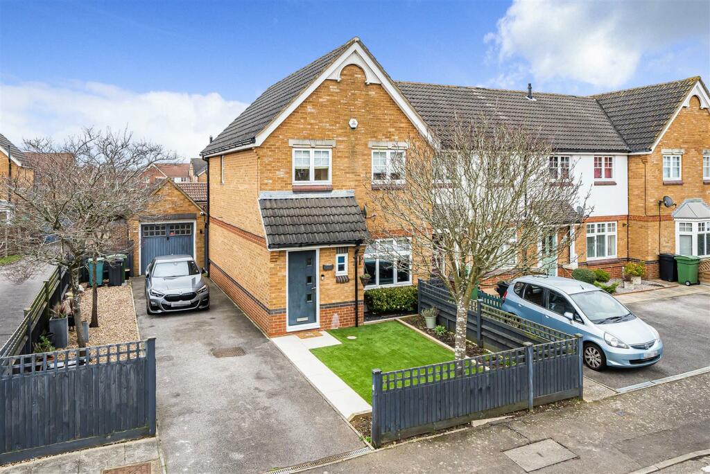 3 bedroom end of terrace house for sale in Grant Drive, Maidstone, ME15