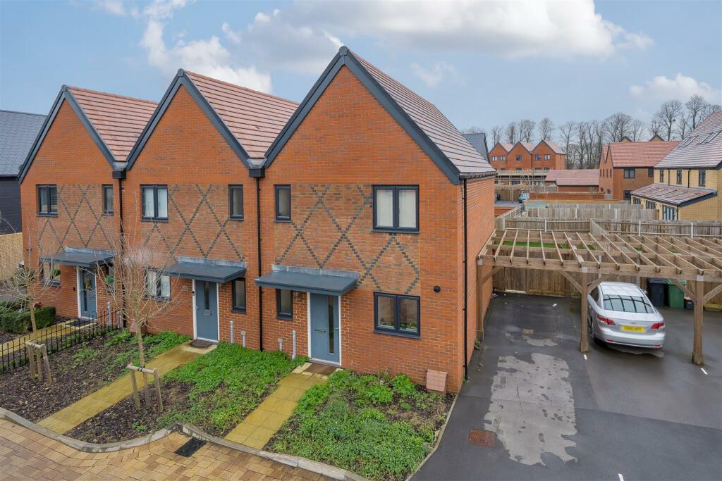 3 bedroom end of terrace house for sale in Bella Rosa Drive, Langley, Maidstone, ME17